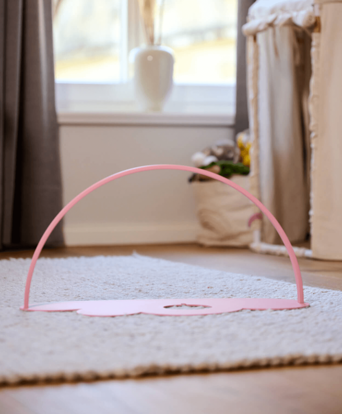 Regal für Toniebox & Tonies in Rosa - Moodbild im Kinderzimmer auf dem Boden aufgestellt