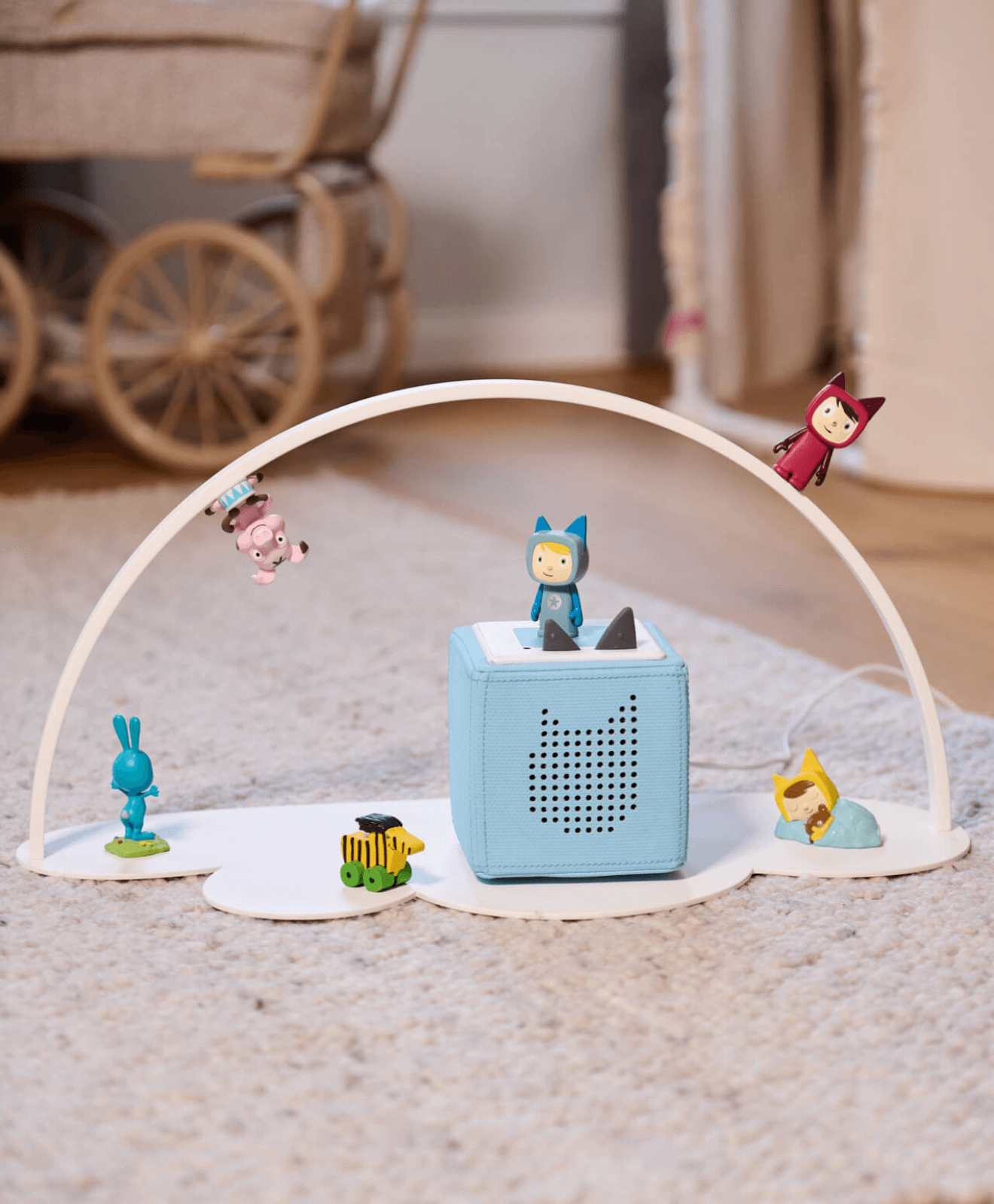 Regal für Toniebox & Tonies in Weiß - Moodbild im Kinderzimmer auf dem Boden aufgestellt