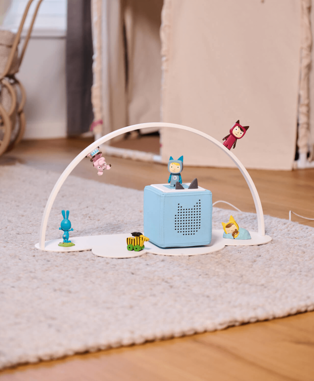 Regal für Toniebox & Tonies in Weiß - Moodbild im Kinderzimmer auf dem Boden aufgestellt