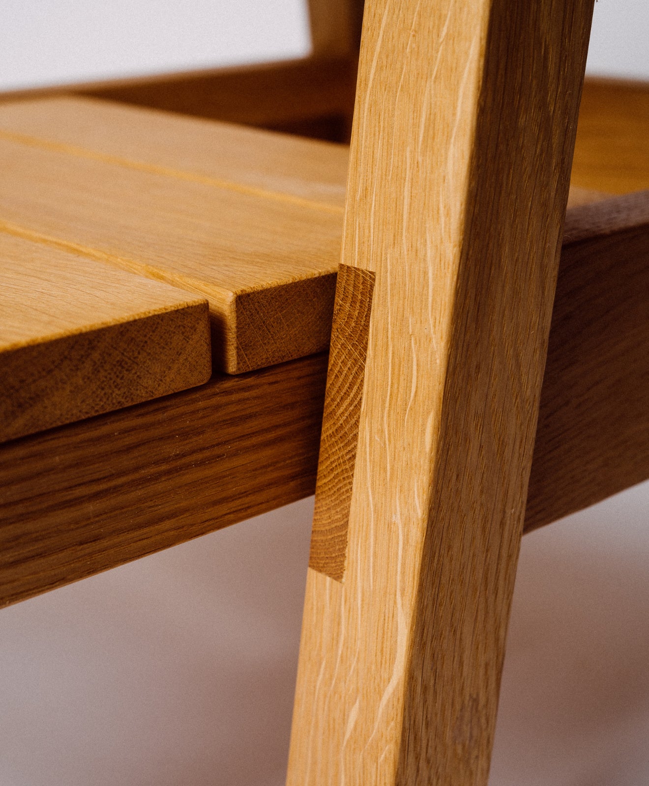 Tritthocker Holz Eiche KURANT von KAWENTSMANN Detailaufnahme