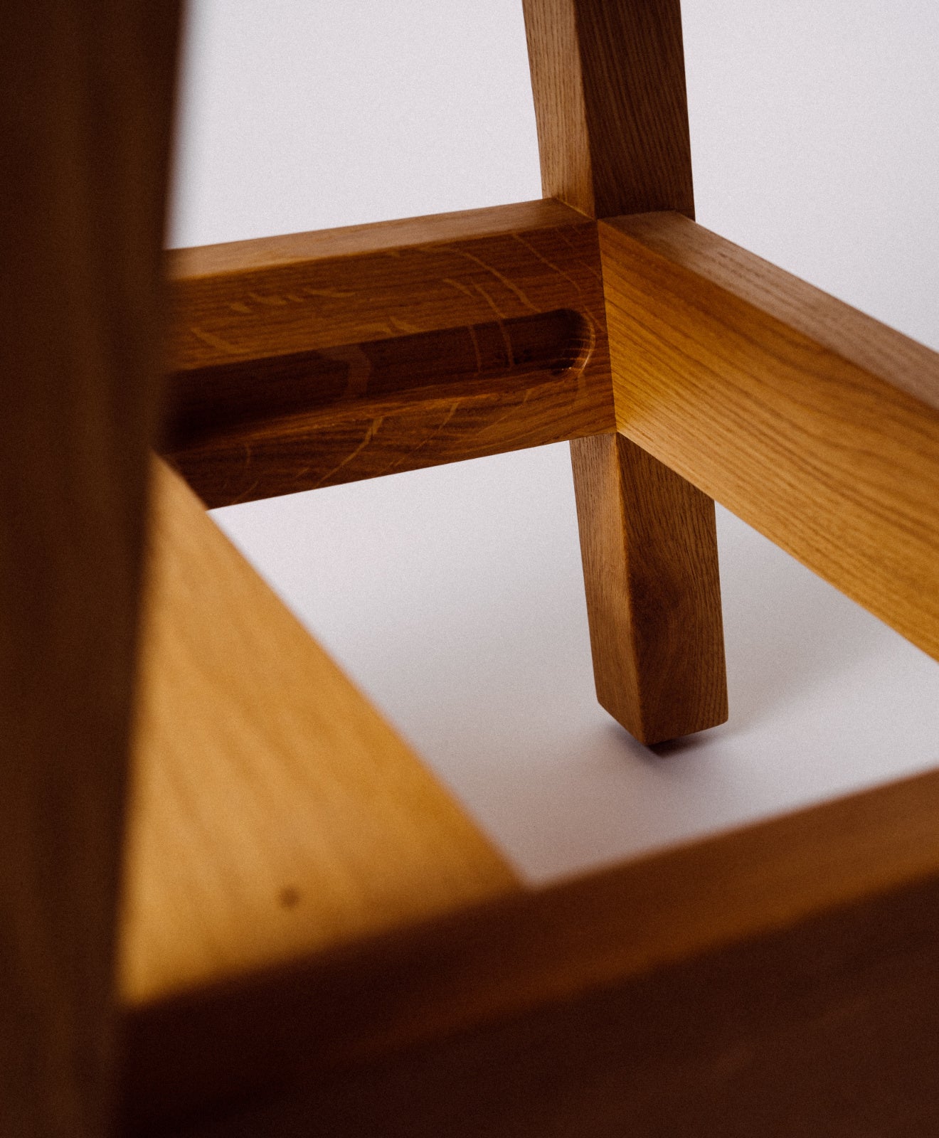 Tritthocker Holz Eiche KURANT von KAWENTSMANN Detailaufnahme