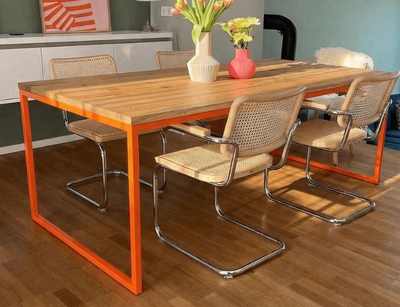 Esstisch Massivholz & Stahlgestell TALON ohne Mittelstrebe - Moodbild im Esszimmer