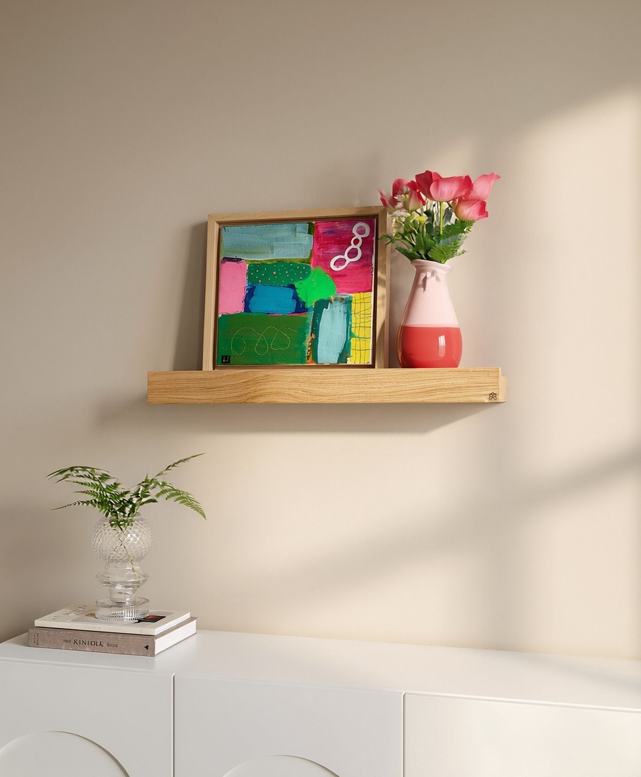Wandregal aus Holz FIERS mit Kante Moodbild mit Bild und Vase darauf