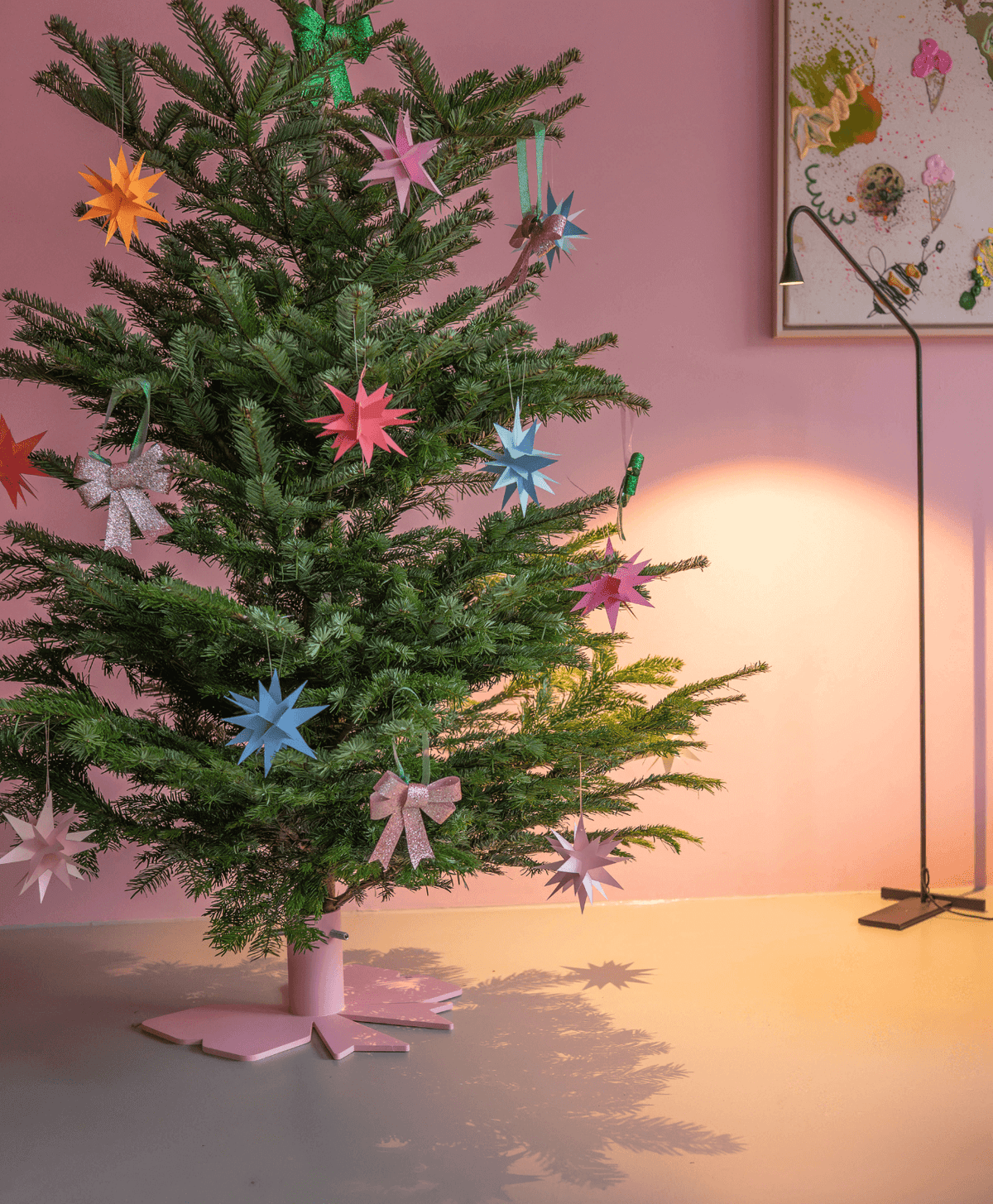 Weihnachtsbaumständer Schleife Moodbild mit Tannenbaum