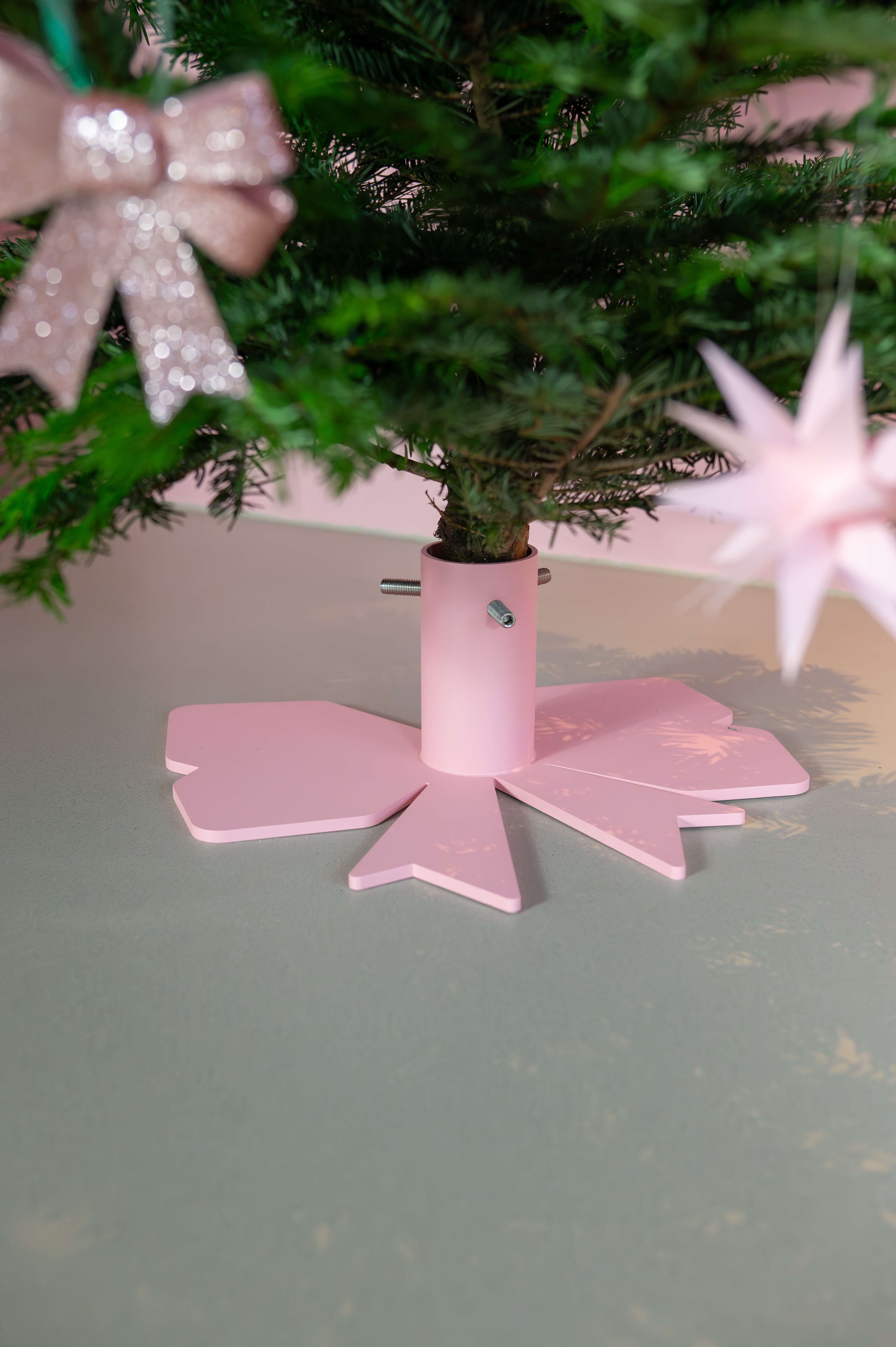 Weihnachtsbaumständer Schleife KAWENTSMANN x DAS BRUNS HAUS