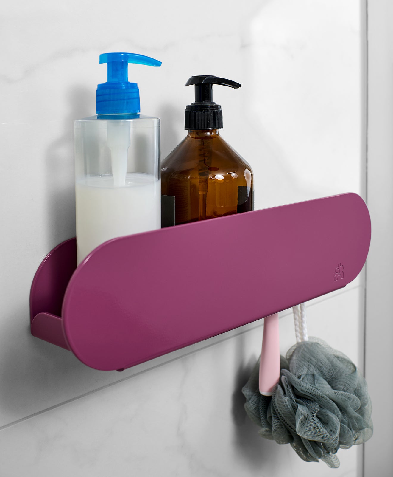 Duschablage ohne Bohren ORBI in Violett seitlich zur Darstellung der Badserie ORBI