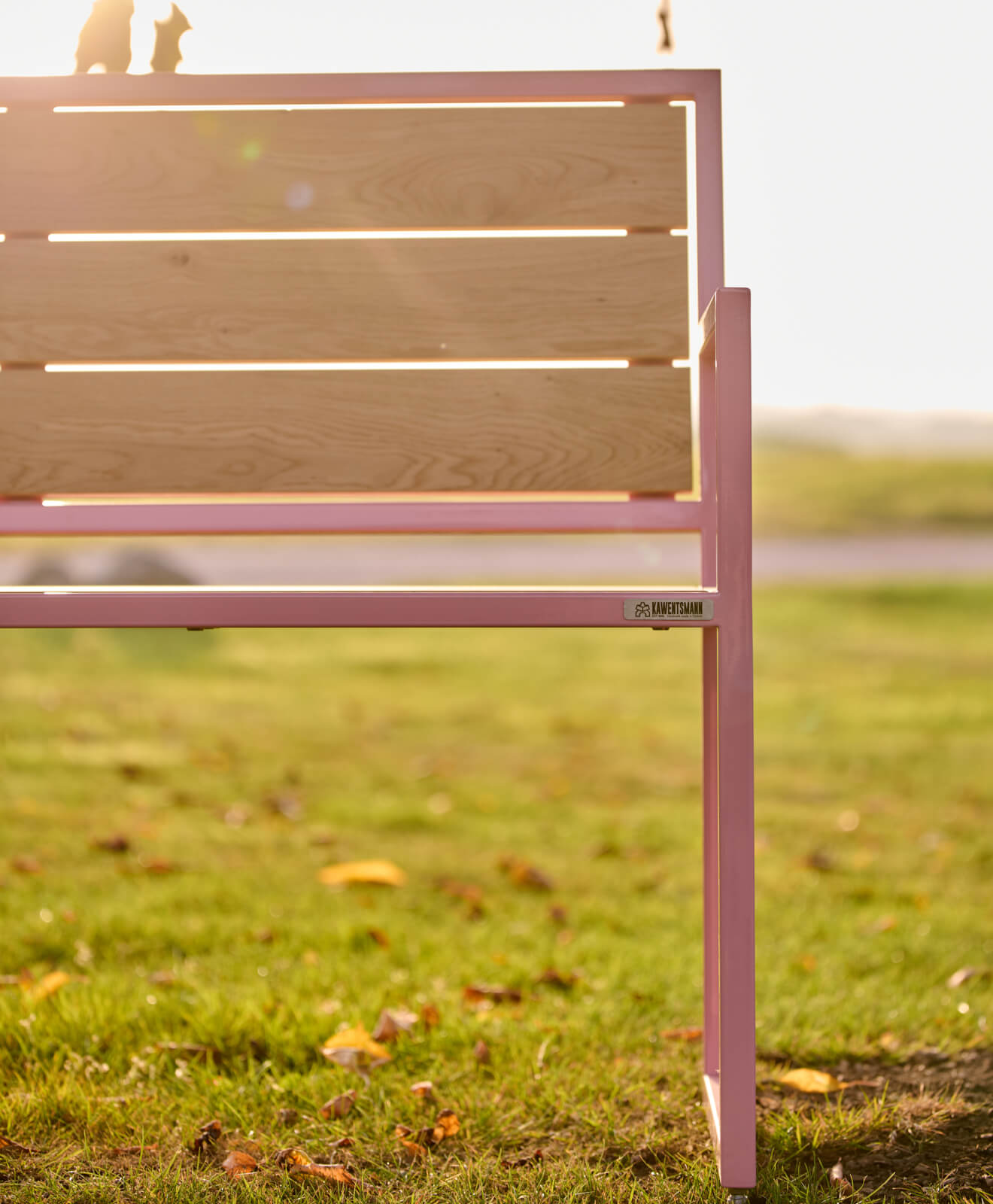 Sitzbank Outdoor mit Rücken- und Armlehne Detail