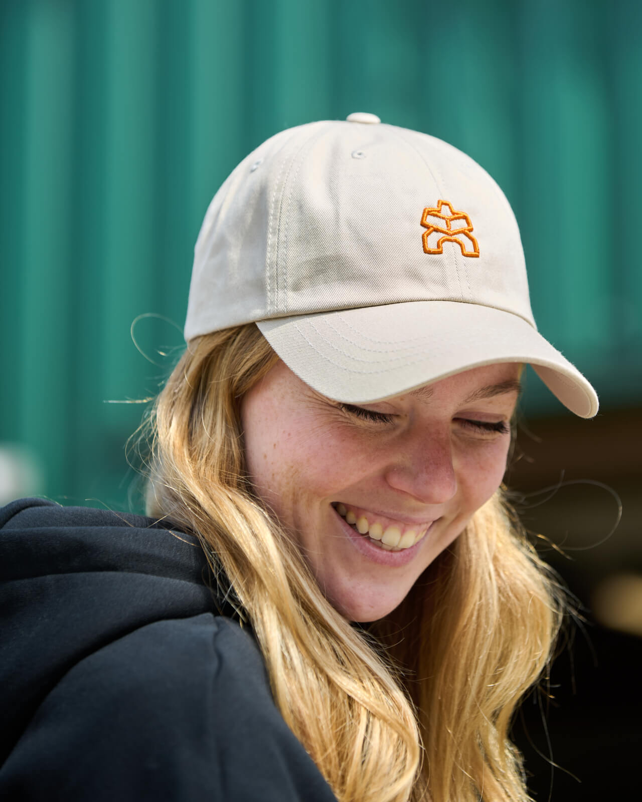 KAWENTSMANN Cap in Beige mit orangenem Logo-Stick