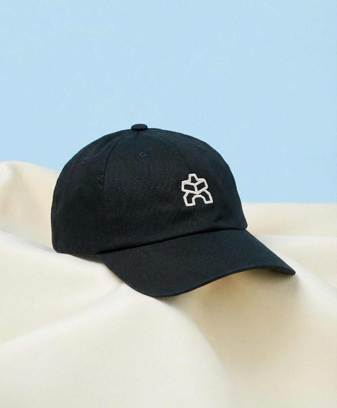 KAWENTSMANN Cap in Schwarz mit weißem Logo von vorne