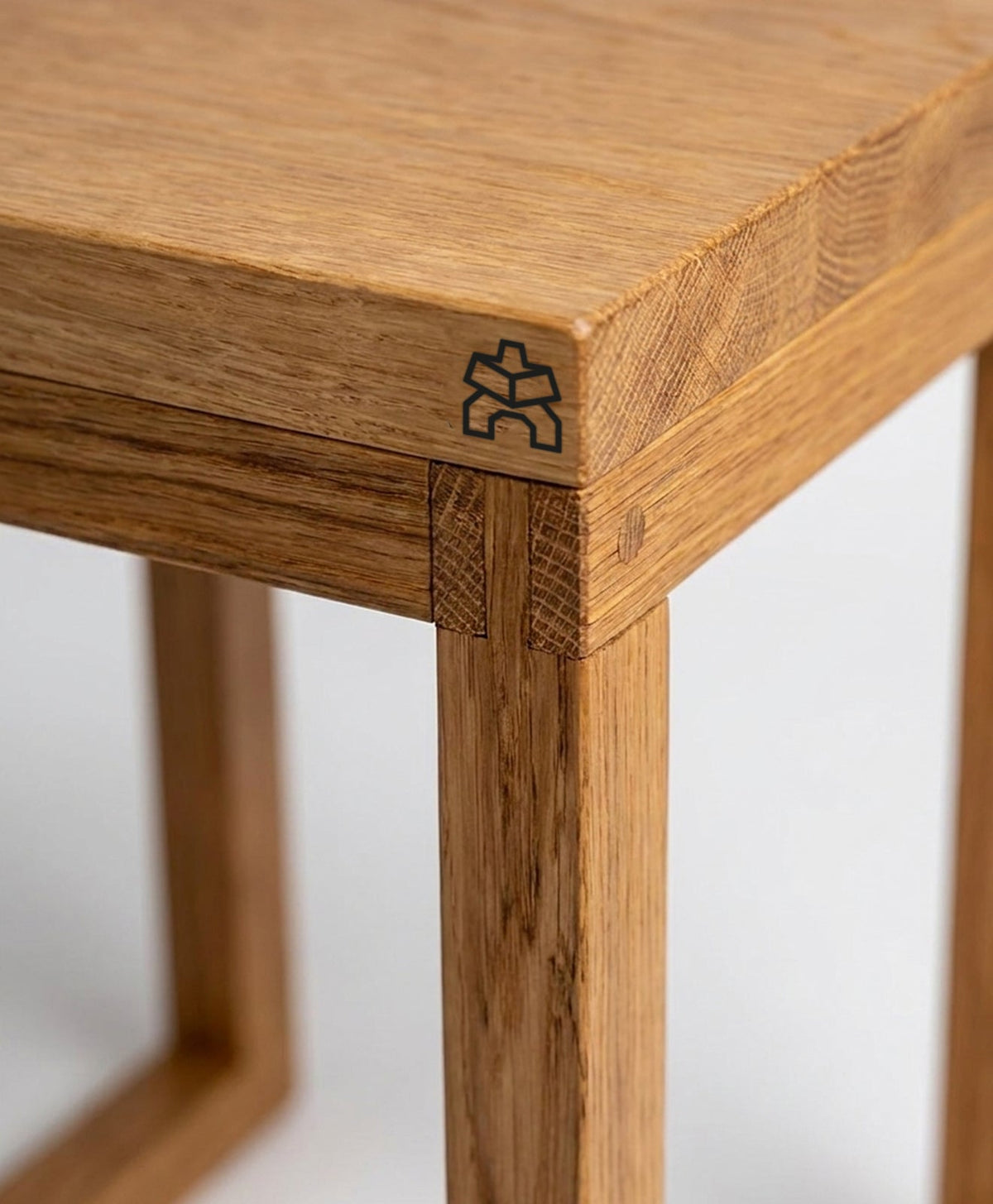 Hocker Massivholz Eiche - Detail Zinken-Eckverbindung