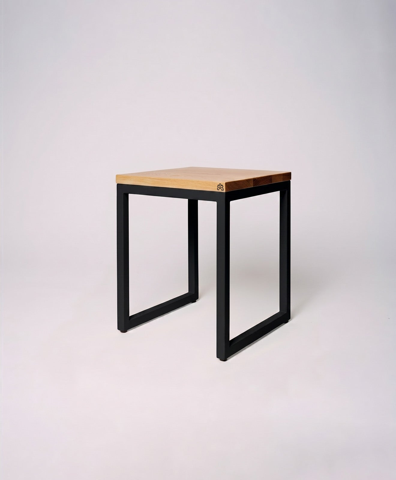 Hocker Holz Eiche & Metall TALON ohne Mittelstrebe von KAWENTSMANN