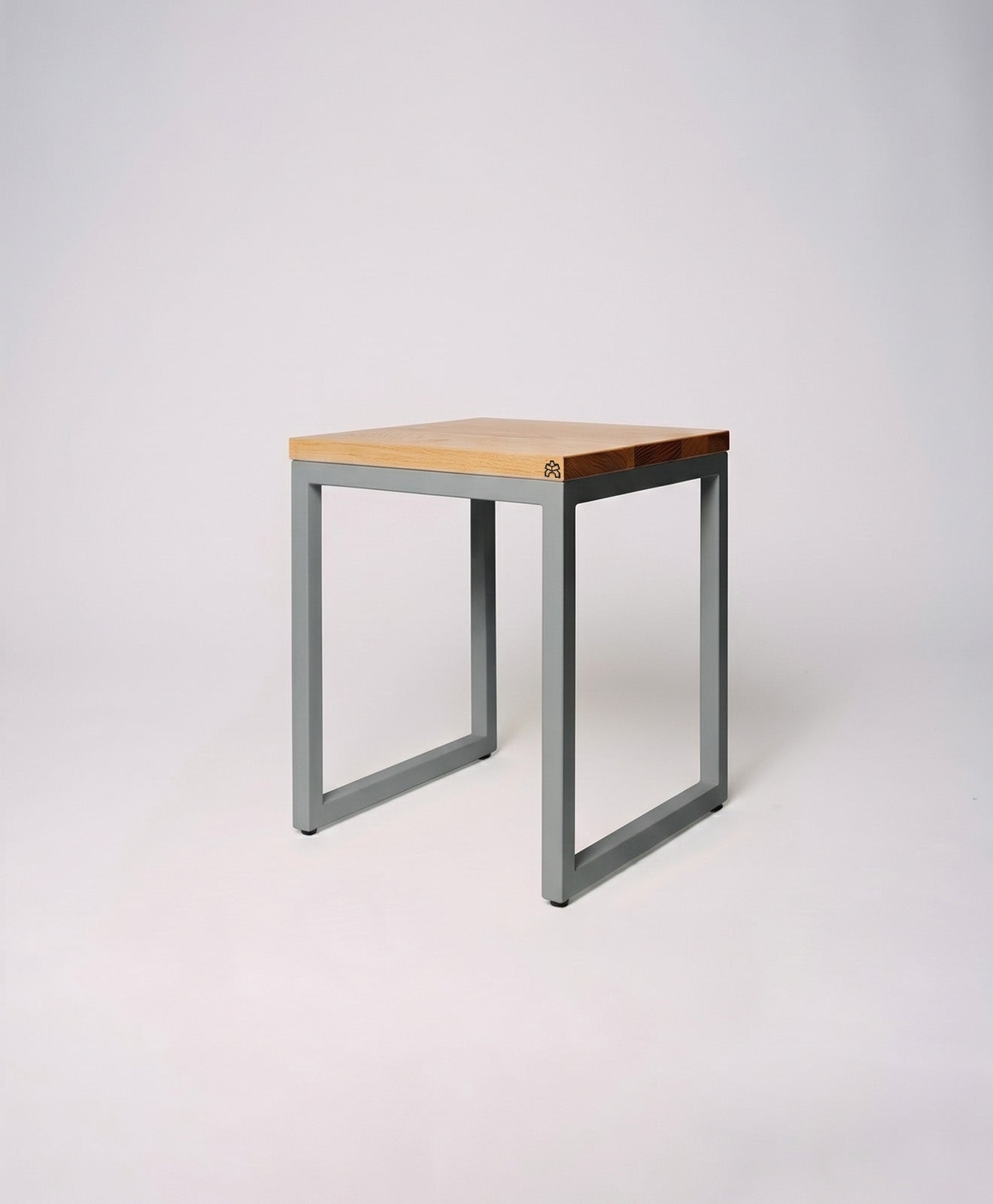 Hocker Holz Eiche & Metall TALON ohne Mittelstrebe von KAWENTSMANN