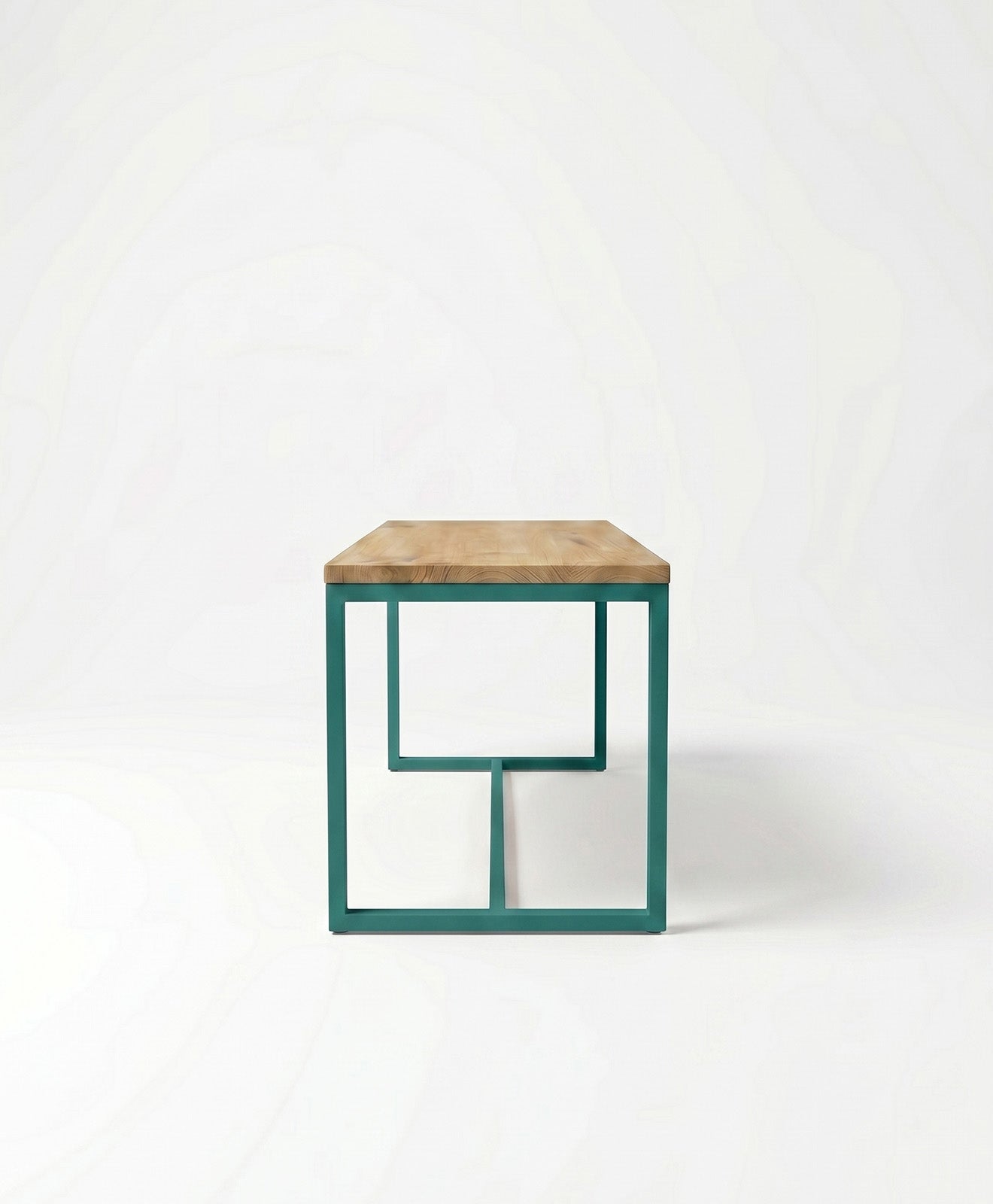Sitzbank aus Holz & Stahlgestell TALON mit Mittelstrebe von KAWENTSMANN
