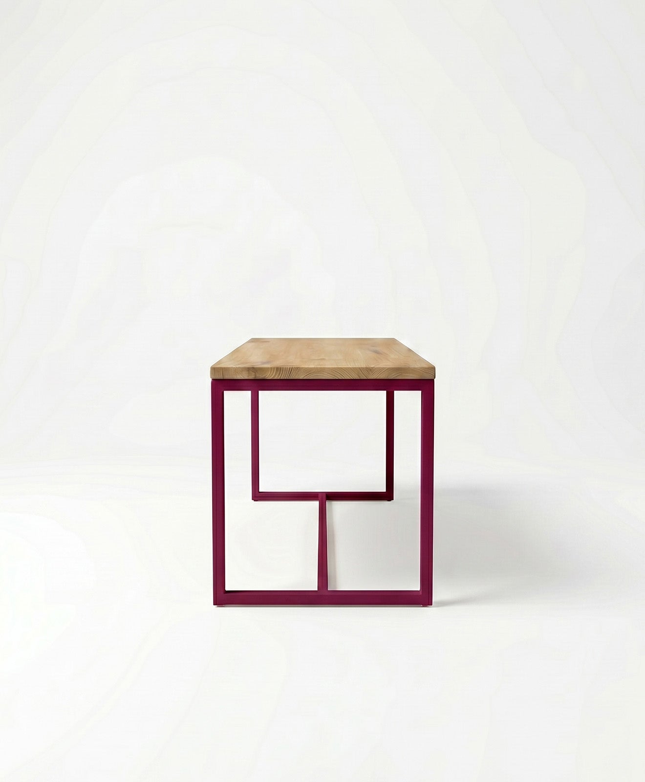 Sitzbank aus Holz & Stahlgestell TALON mit Mittelstrebe von KAWENTSMANN