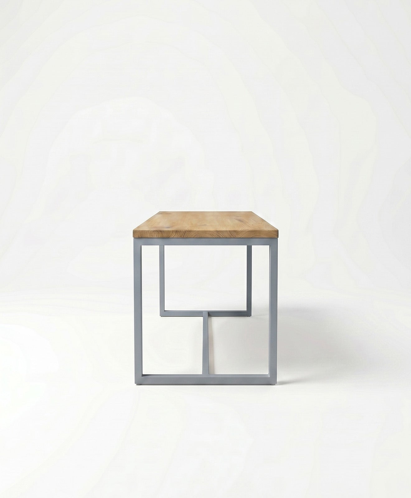 Sitzbank aus Holz & Stahlgestell TALON mit Mittelstrebe von KAWENTSMANN