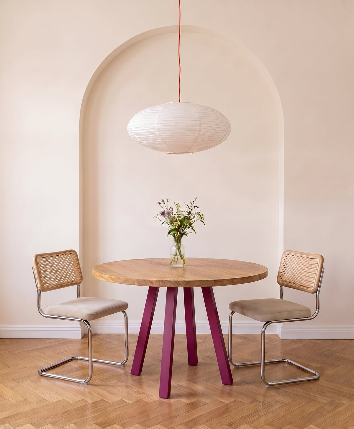 Tisch Massivholz & Stahlgestell rund WILMA - Bordeauxviolett RAL 4004