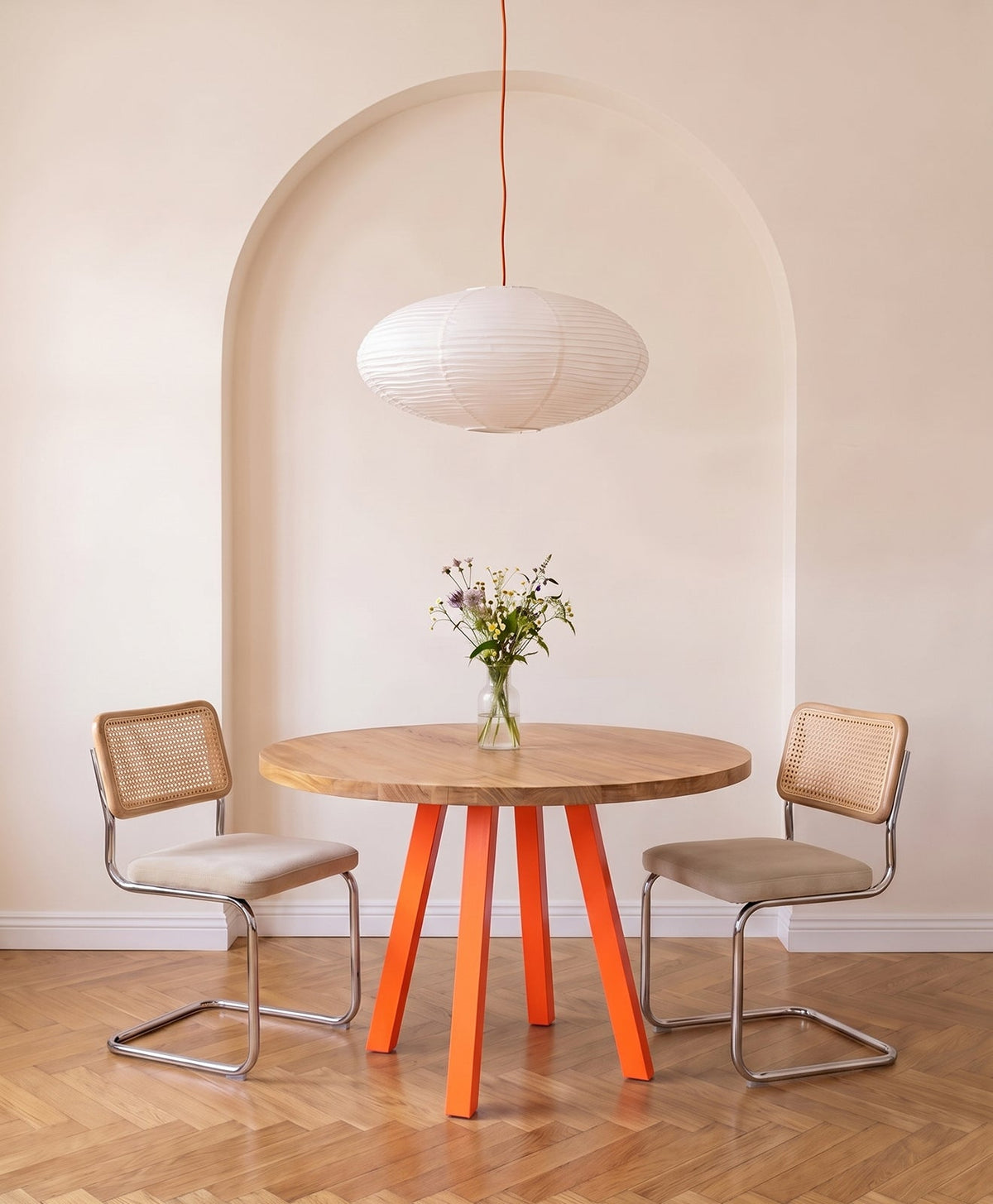 Tisch Massivholz & Stahlgestell rund WILMA - Neonorange RAL 2005