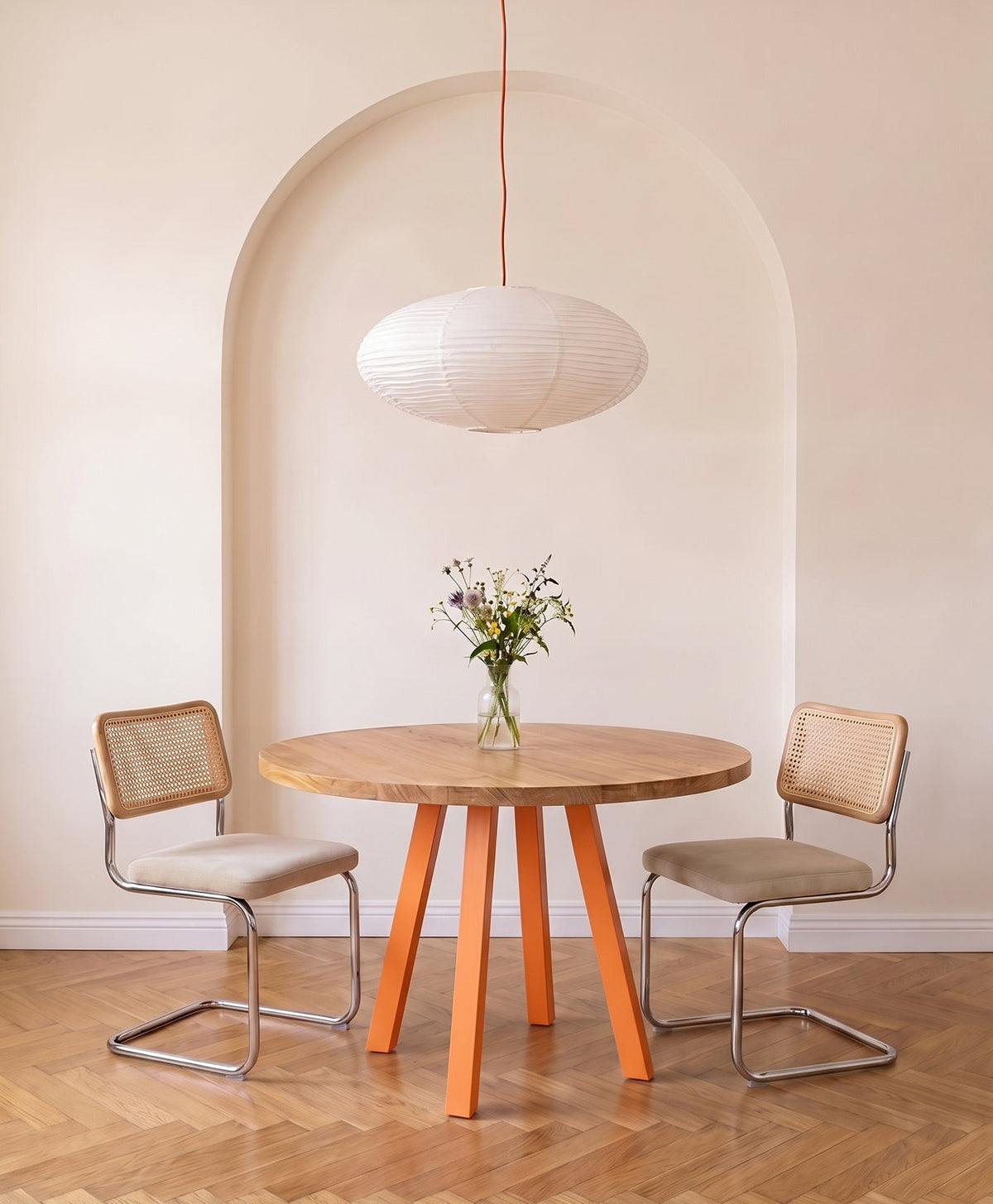 Tisch Massivholz & Stahlgestell rund WILMA - Pastellorange RAL 2003