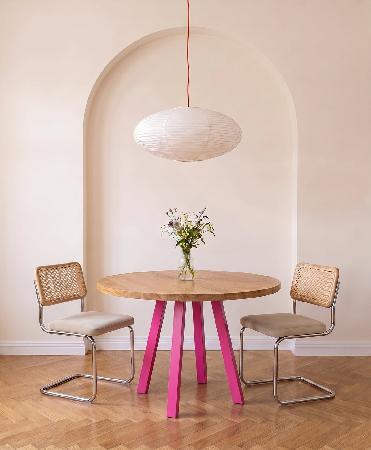 Tisch Massivholz & Stahlgestell rund WILMA - Telemagenta RAL 4010