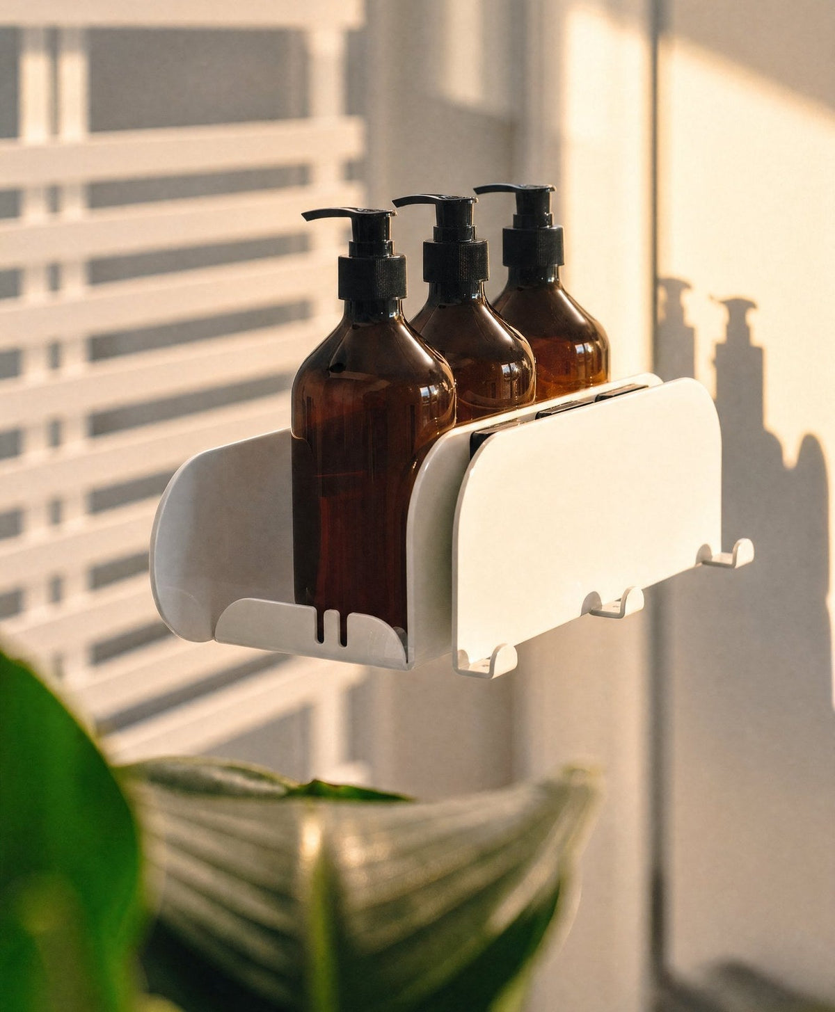 Duschablage ohne Bohren mit Magnet ORBI Dock am Duschglas in Reinweiß RAL 9010