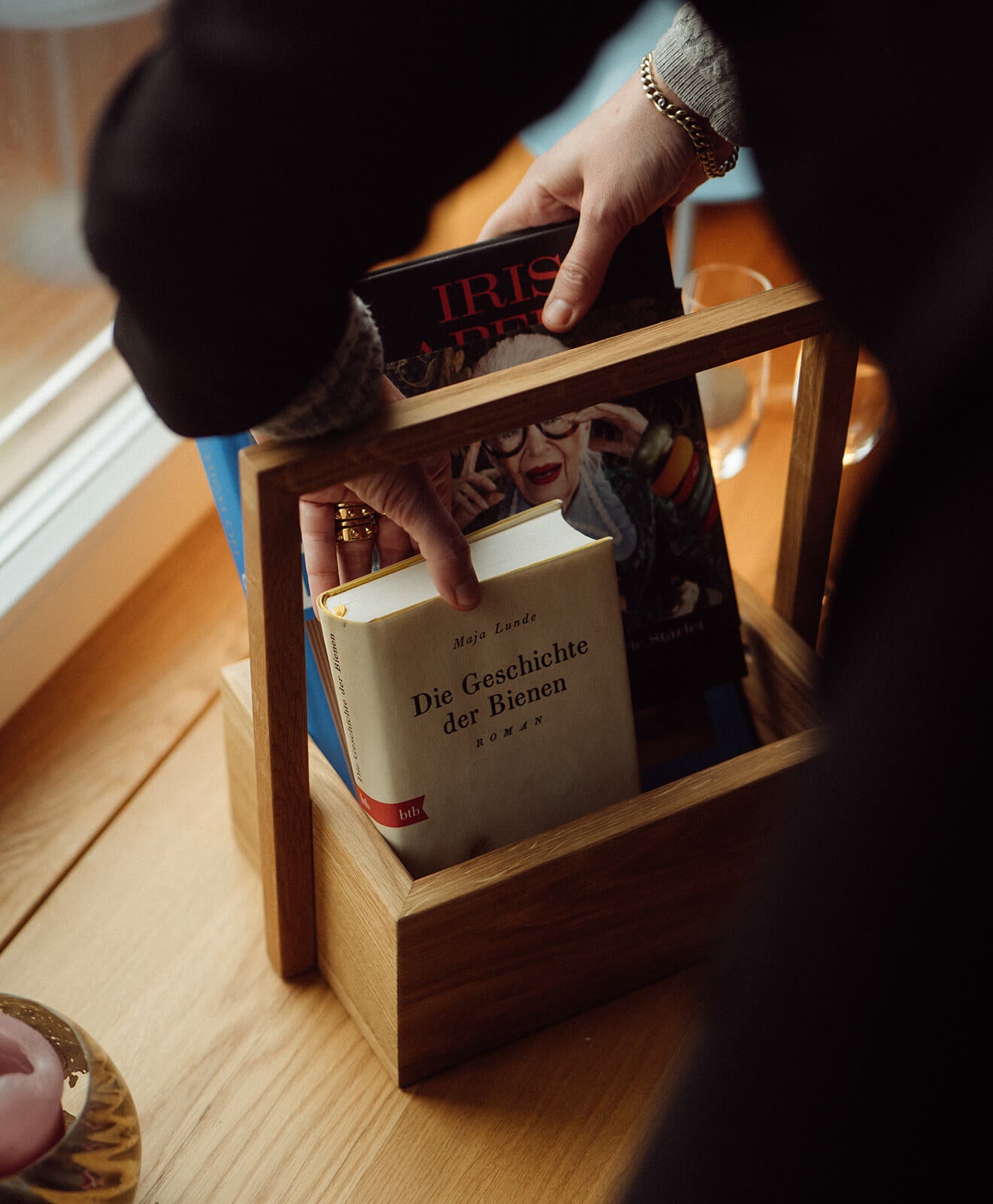 Holzkiste aus Eiche mit Griff "Kleiner Fritz" von Kawentsmann - Bücheraufbewahrung