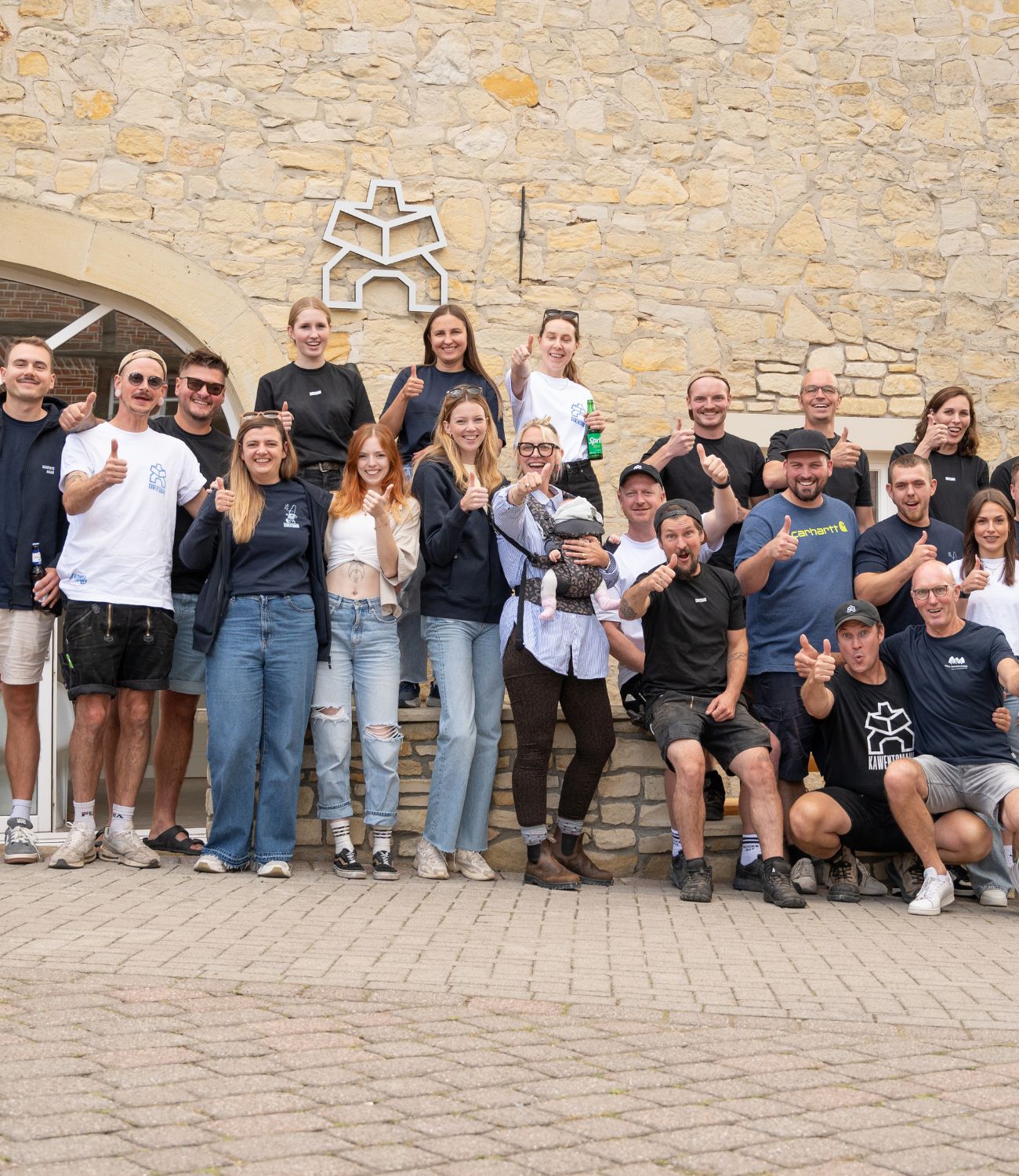 Das Team von KAWENTSMANN vor dem Kawentshaus in Nottuln