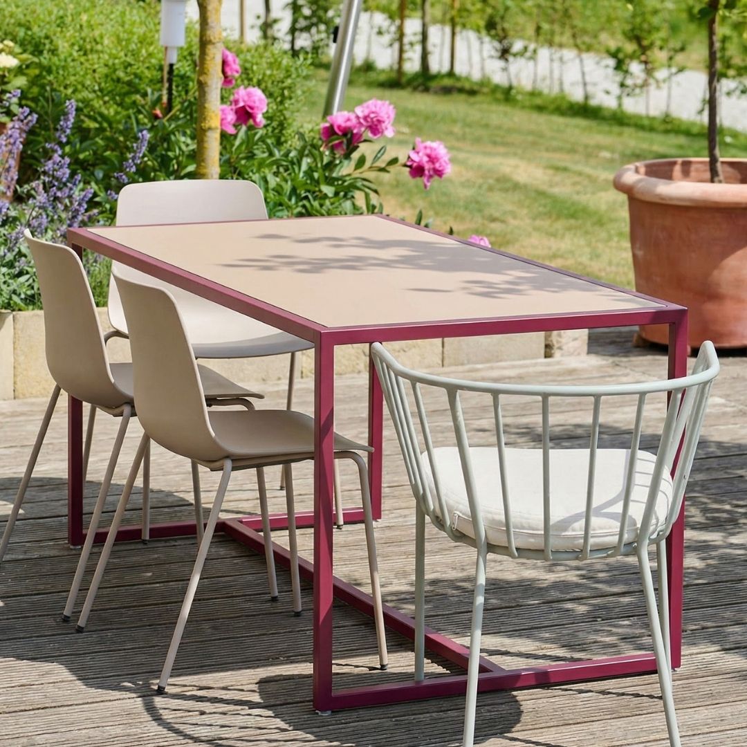 Outdoor Esstisch TALON zur Veranschaulichung unserer Outdoor Tischen 