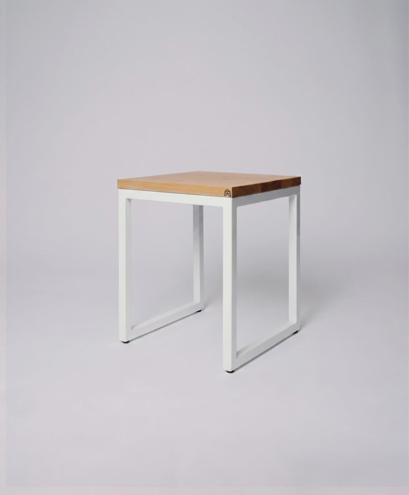 Hocker aus Holz & Metall TALON - Drehung Video