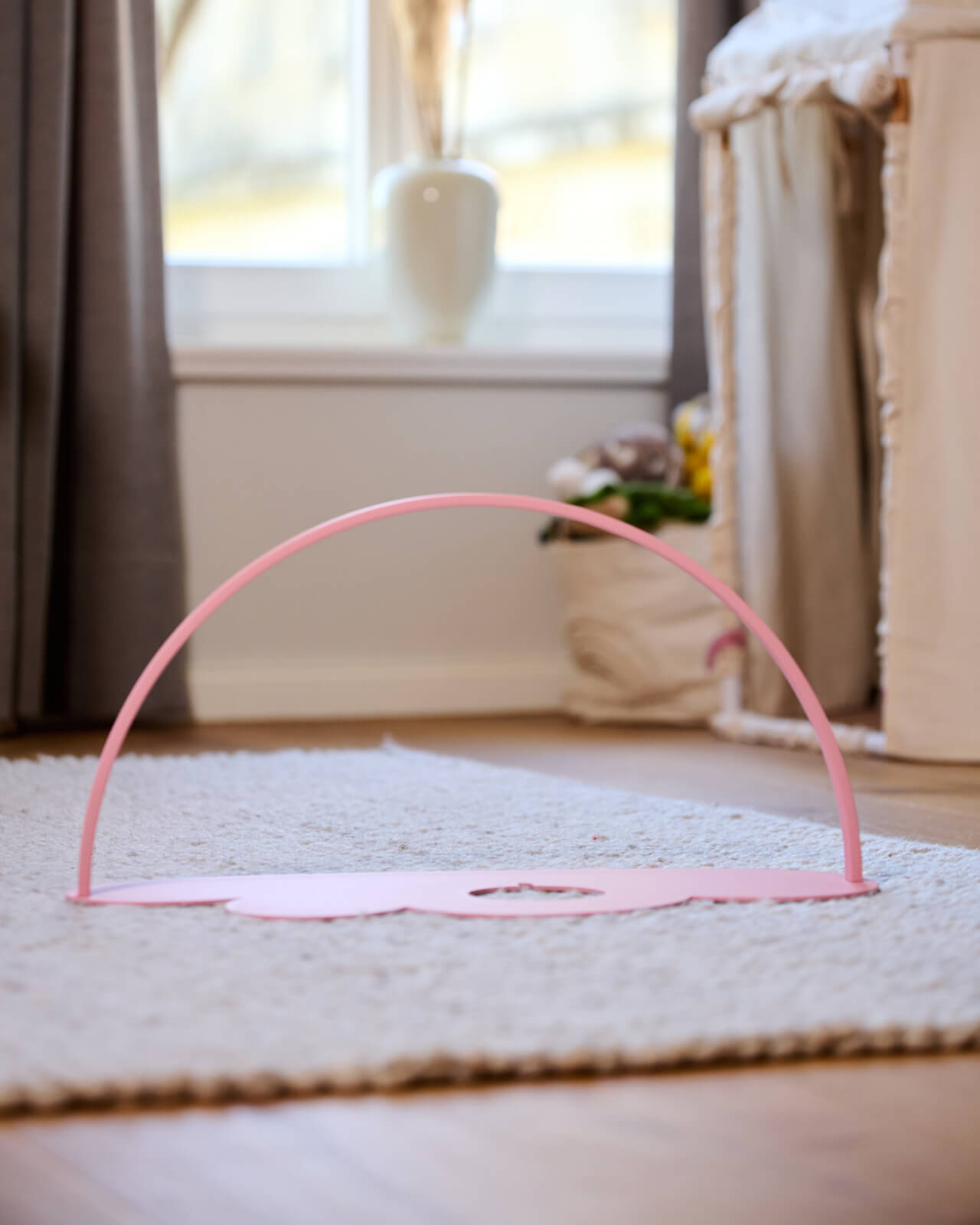 Regal für Toniebox & Tonies in Rosa - Moodbild im Kinderzimmer auf dem Boden aufgestellt