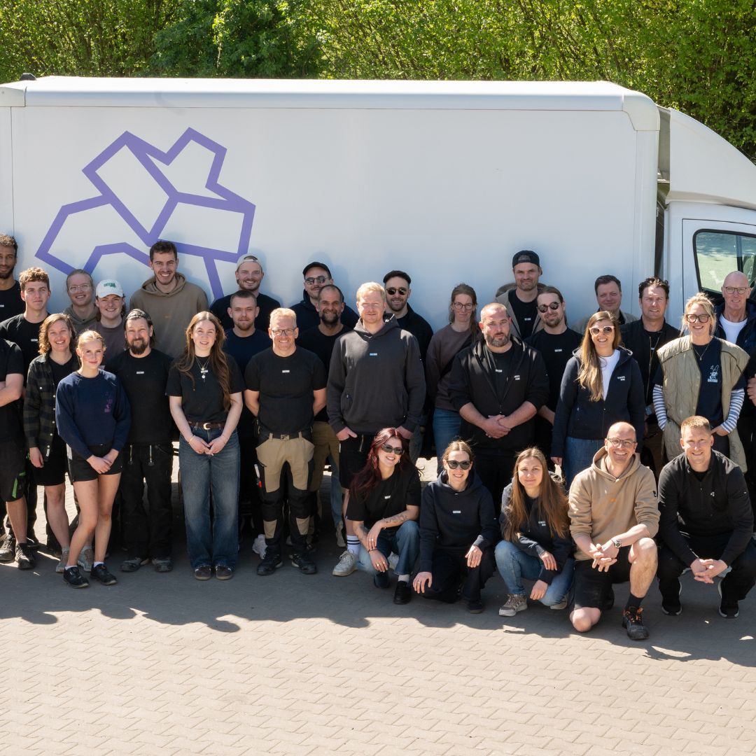 Team KAWENTSMANN vor der Werkstatt
