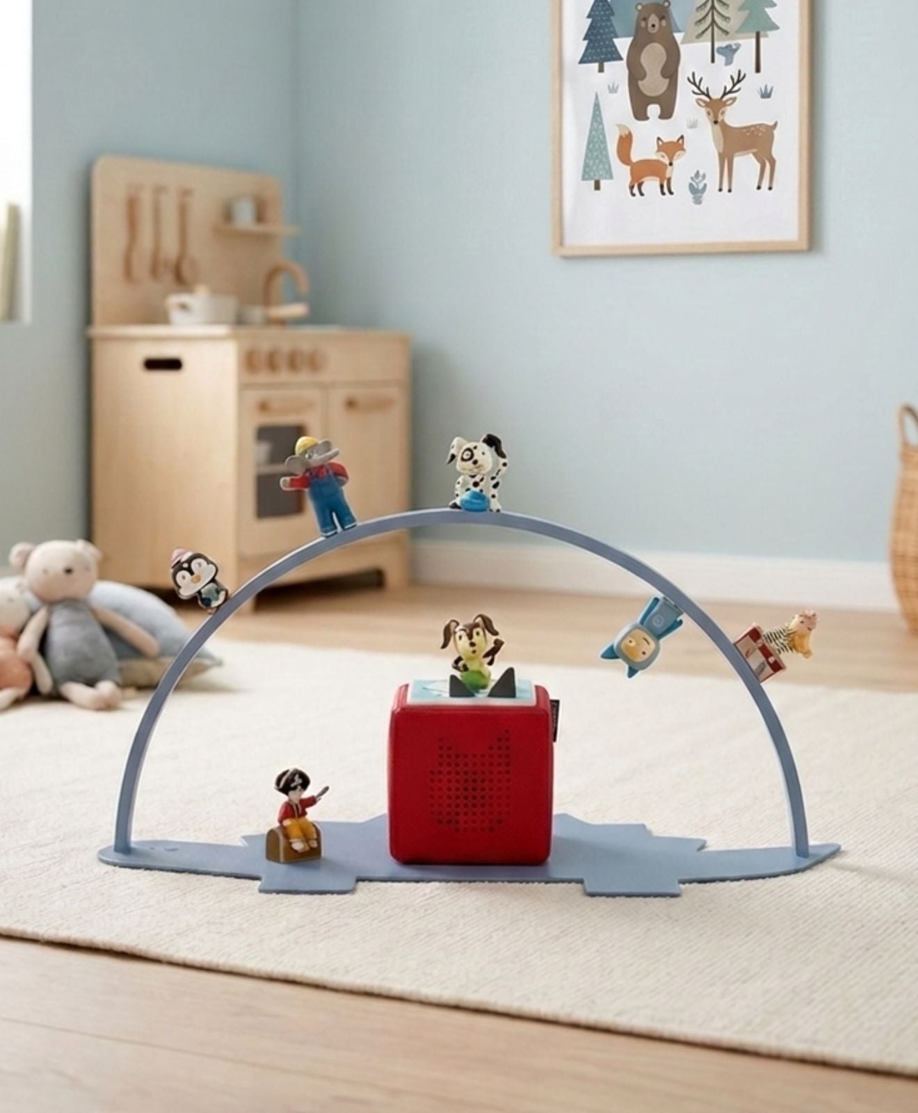 Moodbild vom Regal für die Toniebox und Toniefiguren Dino in Blau - auf dem Boden im Kinderzimmer aufgestellt