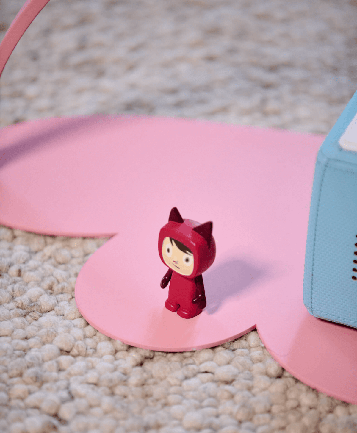 Regal für Toniebox & Tonies in Rosa - Moodbild im Kinderzimmer auf dem Boden aufgestellt