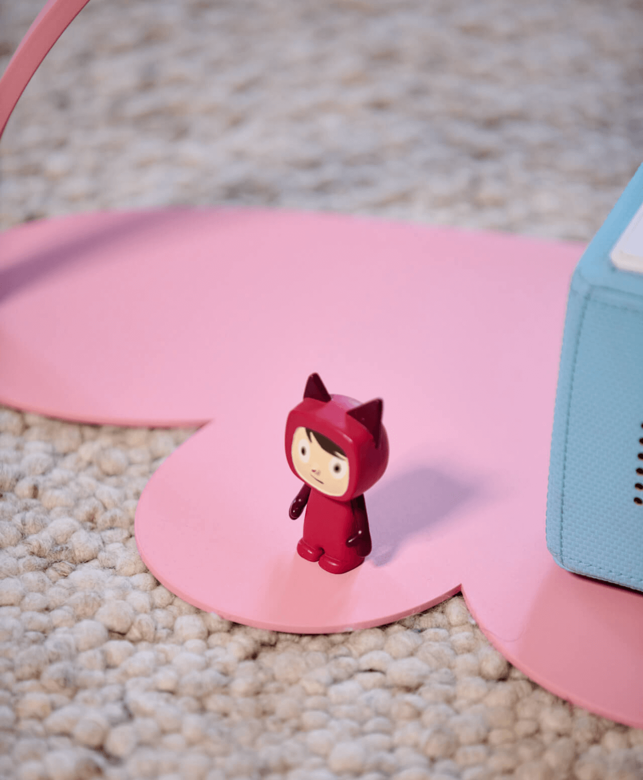 Regal für Toniebox & Tonies in Rosa - Moodbild im Kinderzimmer auf dem Boden aufgestellt