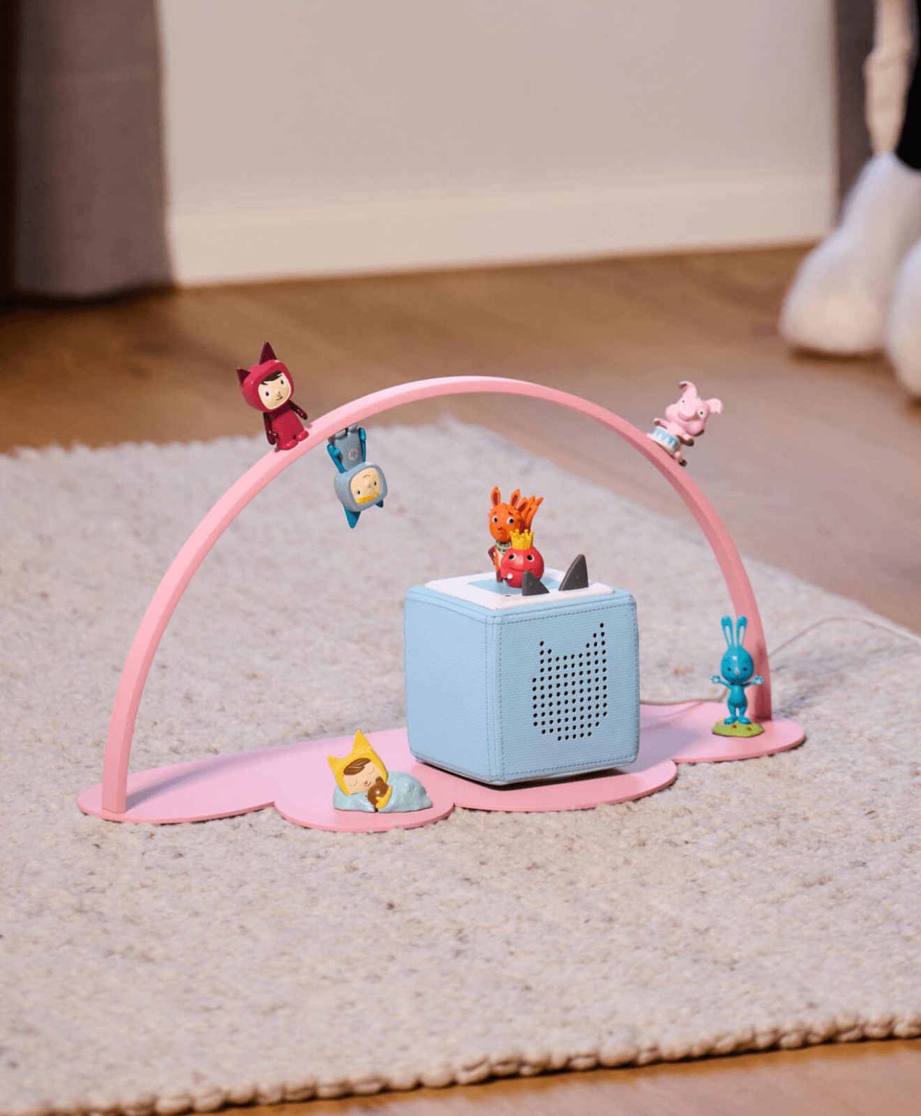 Regal für Toniebox & Tonies in Rosa - Moodbild im Kinderzimmer auf dem Boden aufgestellt