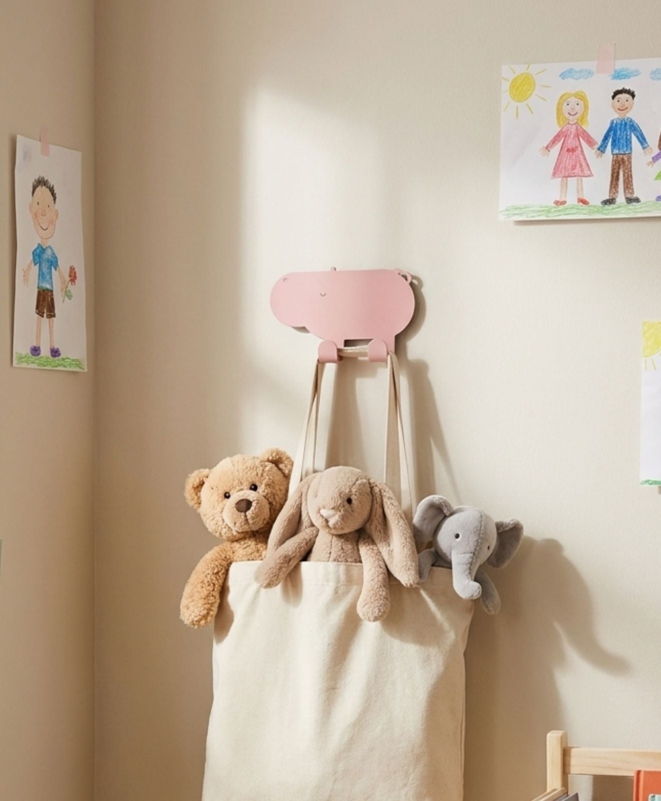 Kinder-Wandhaken Motiv Nilpferd in Hellrosa im Kinderzimmer