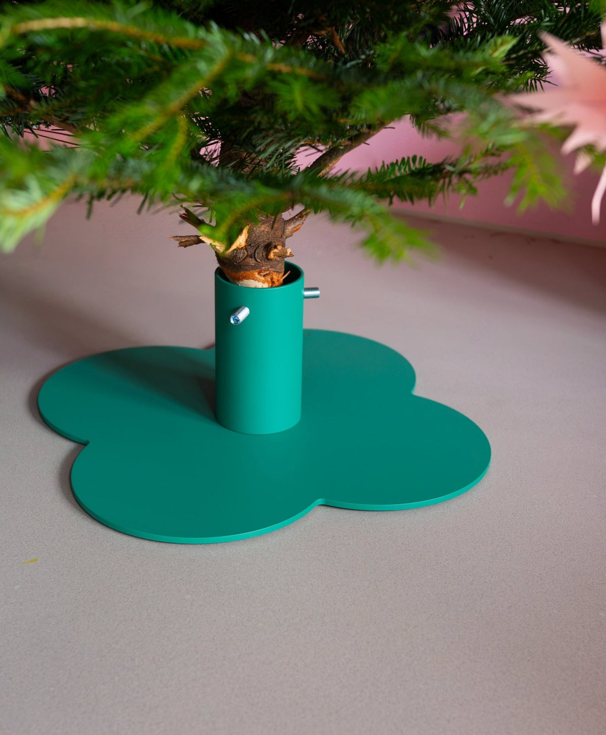 Weihnachtsbaumständer KLEE in Opalgrün mit Tannenbaum #Farbe_Opalgrün RAL 6026